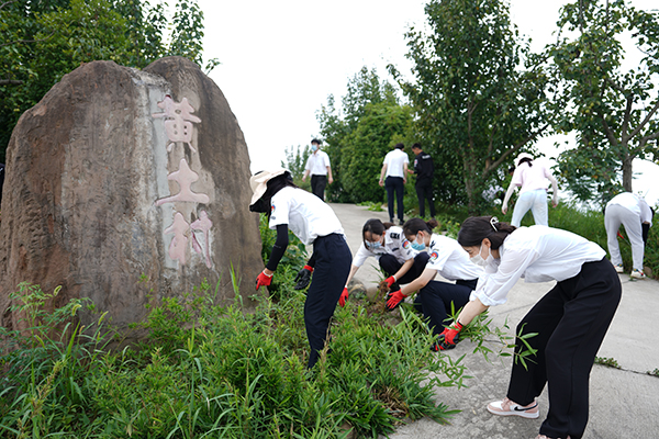 “助力鄉(xiāng)村振興，踐行艱苦奮斗” 將新員工黨性教育活動(dòng)搬到對(duì)口幫扶村2.jpg